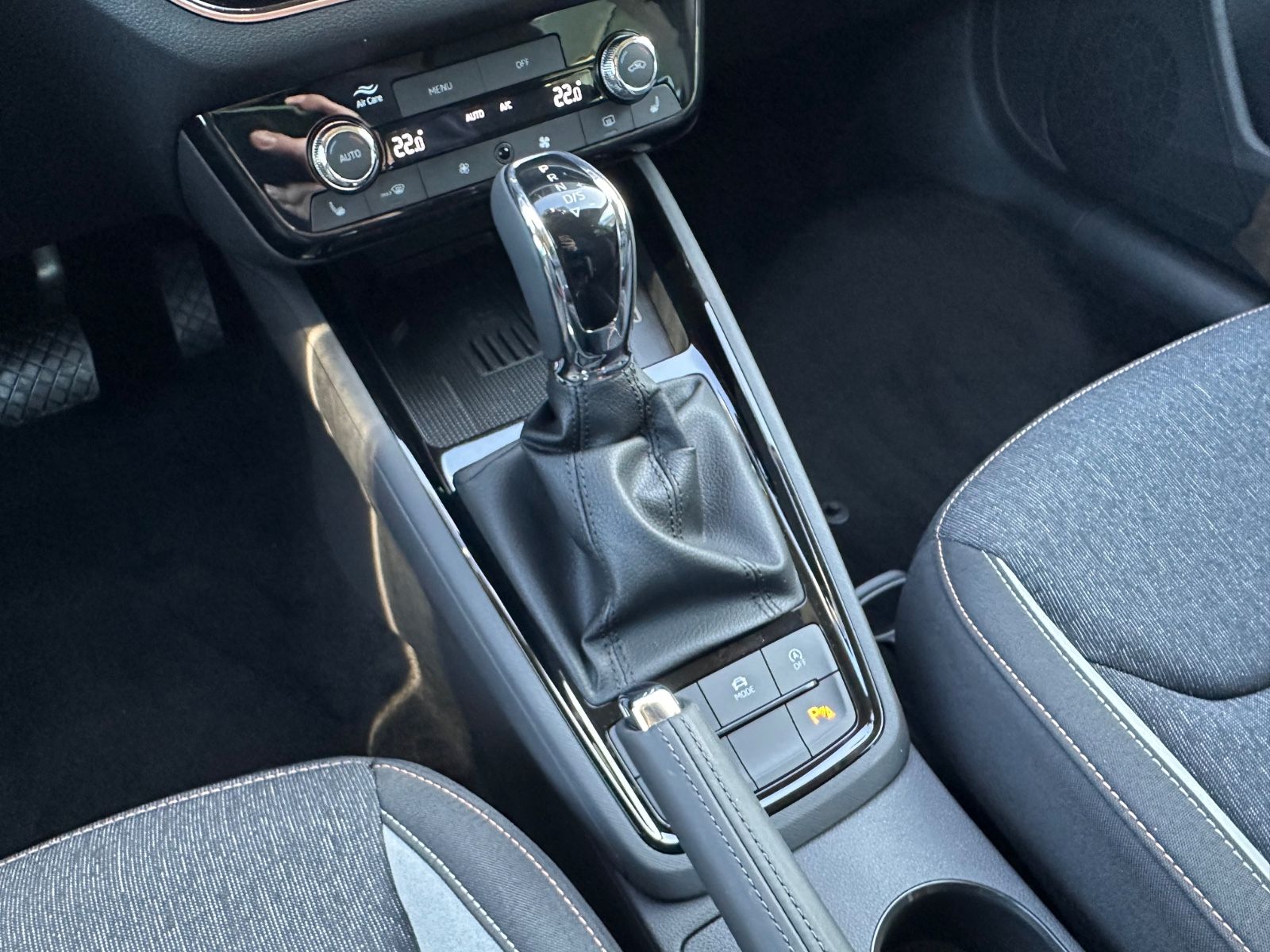 Fahrzeugabbildung SKODA Kamiq Selection 1.0 TSI DSG ACC/LED/PDC/eHeck