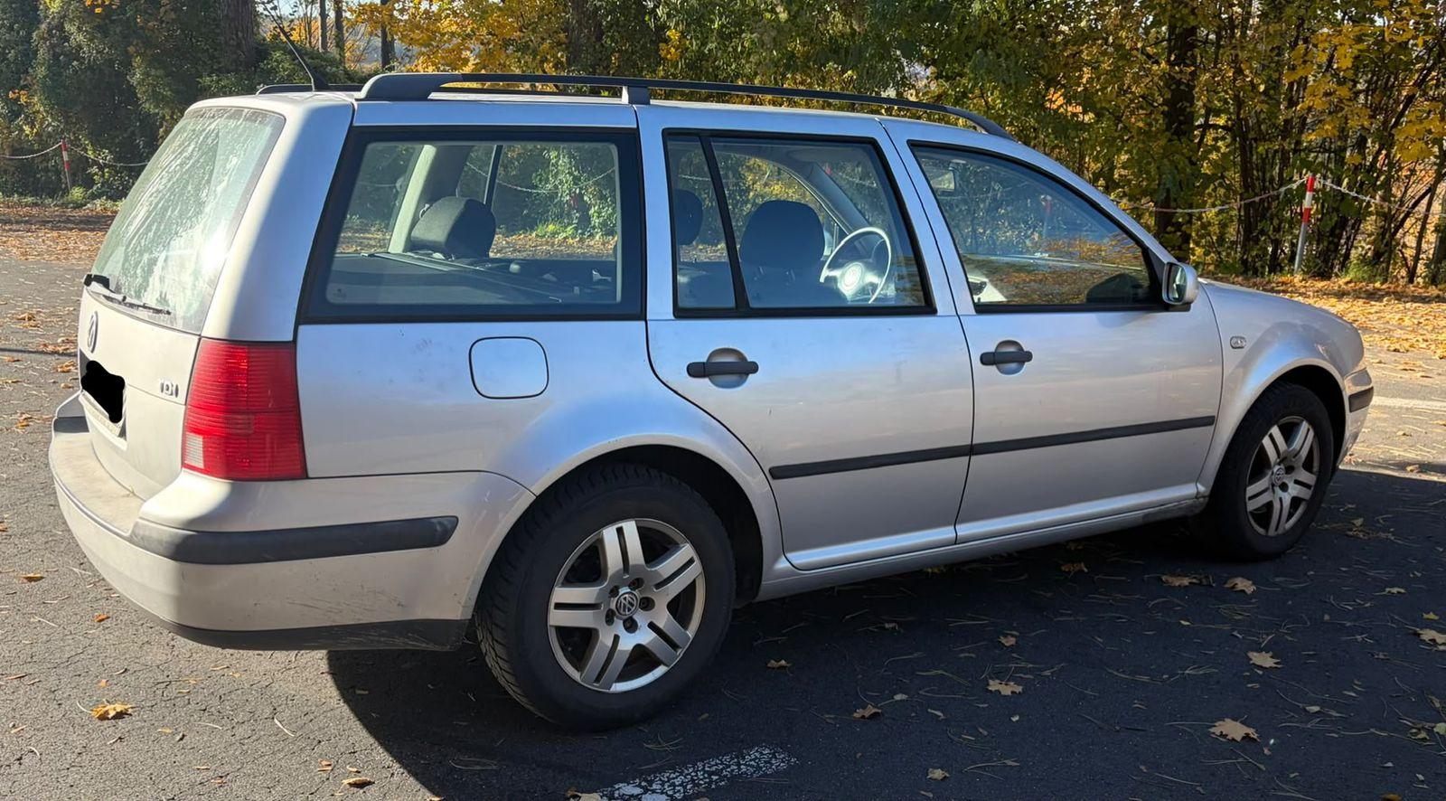 Volkswagen Golf 2005 — rear view