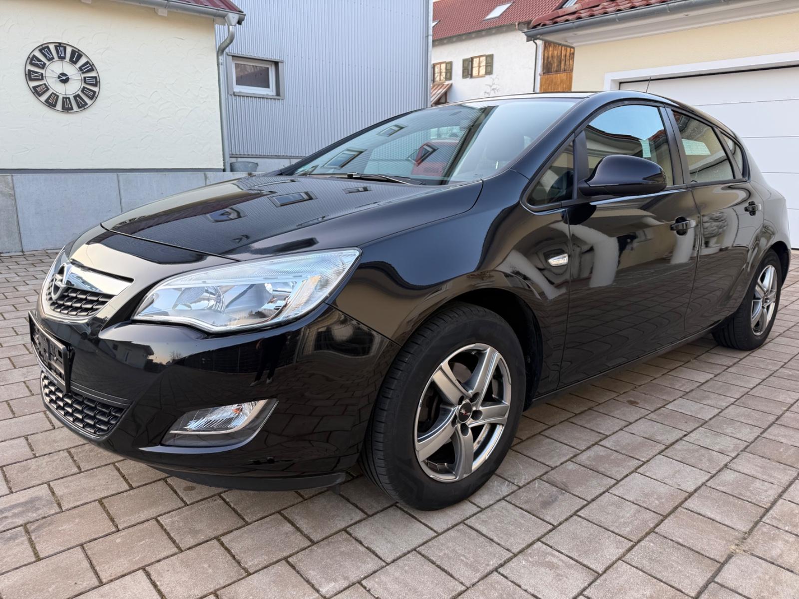 Opel Astra J Lim. 5-trg. Edition Klima ALU PDC SHZ