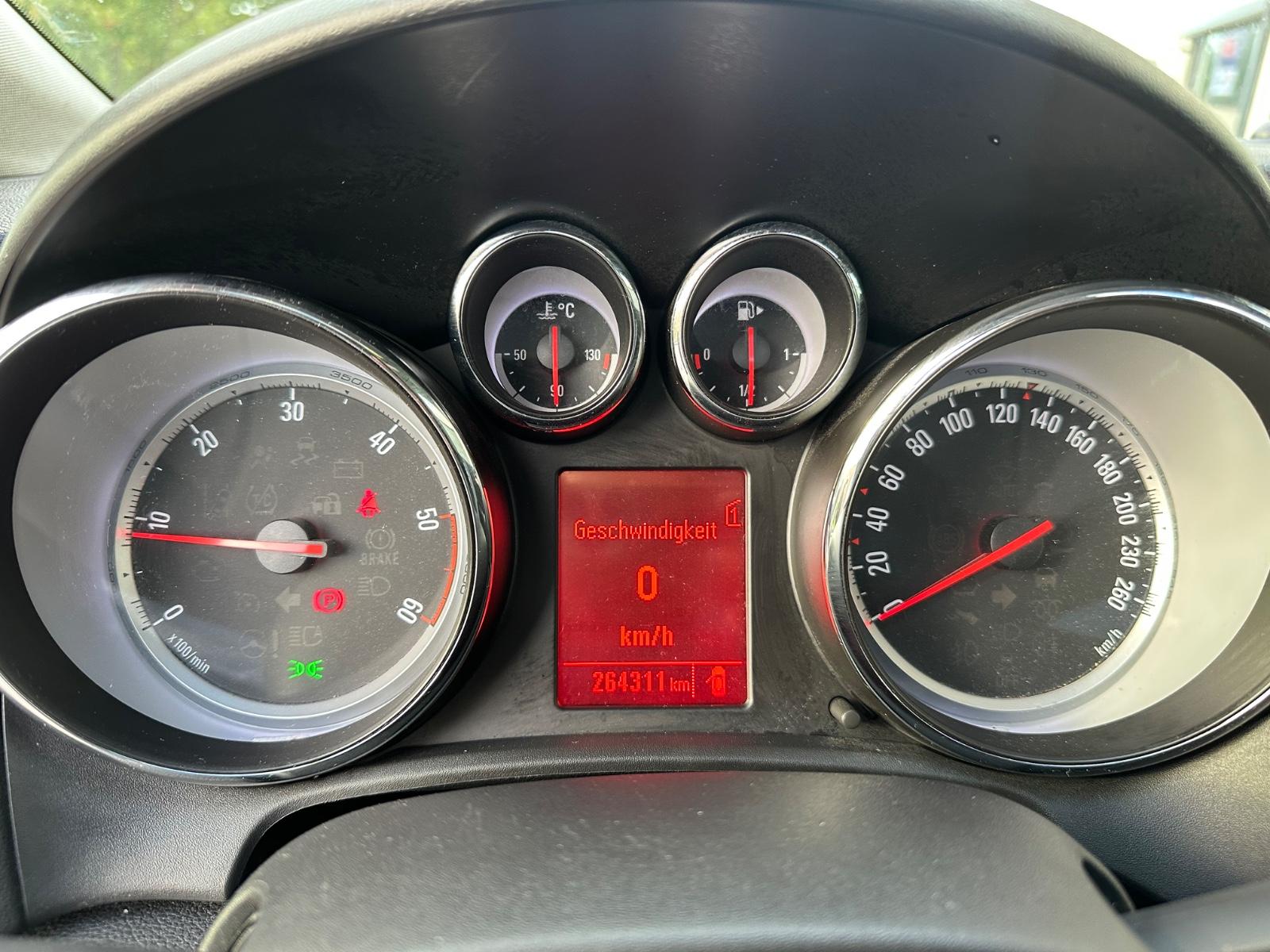 Opel Astra 2011 — photo 25