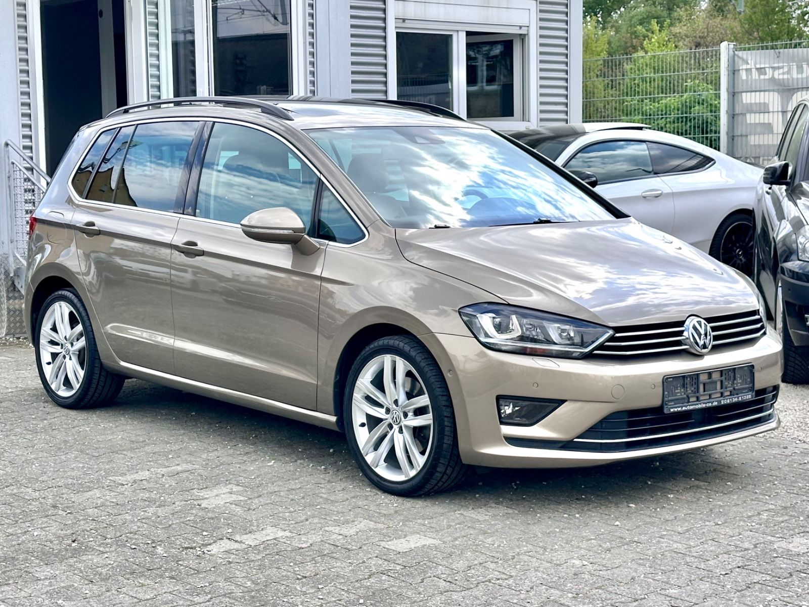 Fahrzeugabbildung Volkswagen GOLF SPORTSVAN VII HIGHLINE*MOD.2016+PANO+AUTOM.