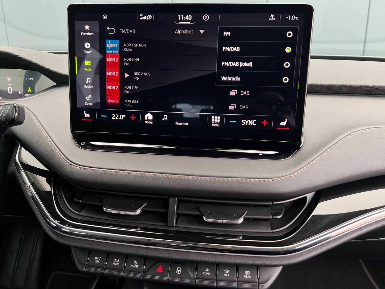 Fahrzeugabbildung SKODA Enyaq iV 80 Suite *AHK, Wärmepumpe, DCC, LED*