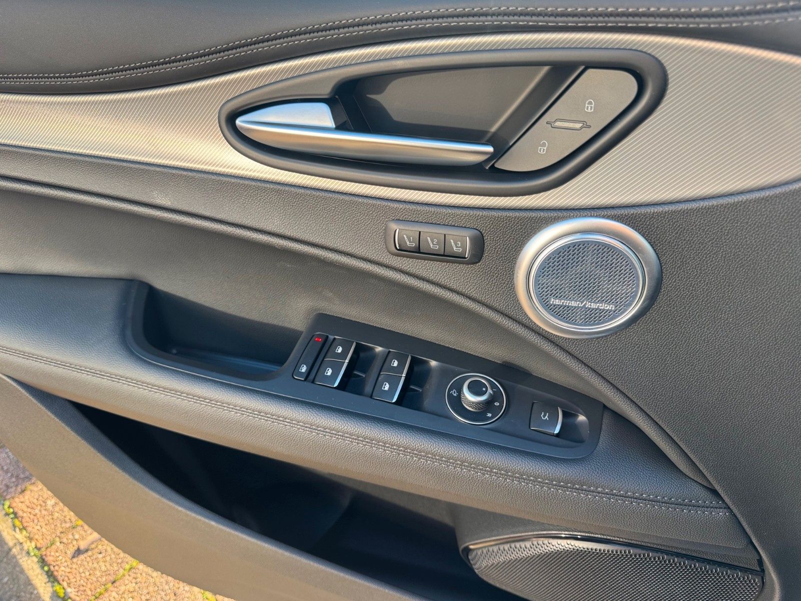 Fahrzeugabbildung Alfa Romeo Stelvio VELOCE 2.0  280PS Q4 NAVI LED LEDER KAME