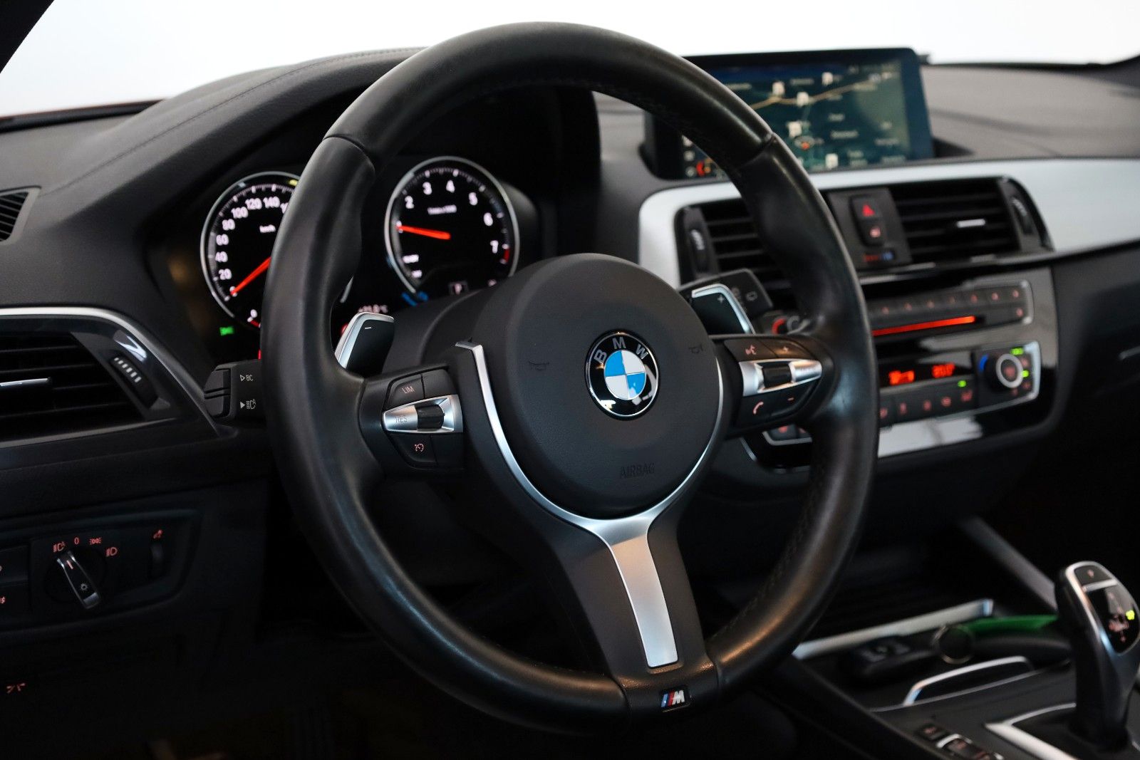 Fahrzeugabbildung BMW 125i M Sport 5T Leder,Navi,LED,SH,Park Assistent
