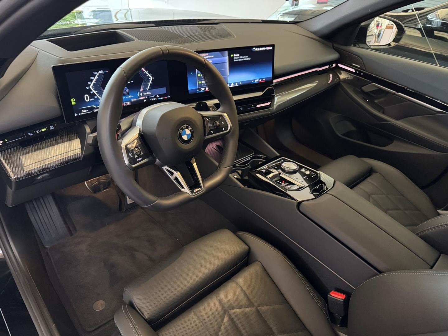 BMW 520 i MSPORT HEADUP+ANHÄNG.KUPPL.+STANDHZ.+PANO+