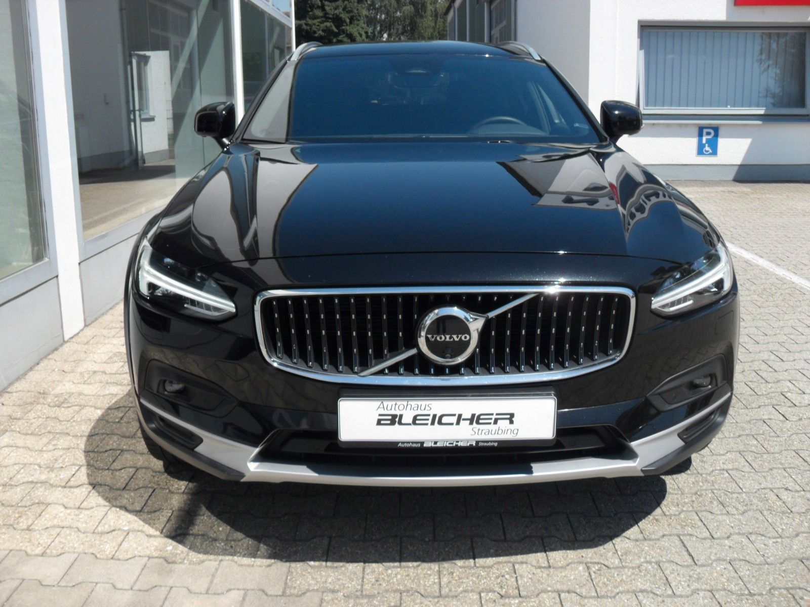 Fahrzeugabbildung Volvo V90 B4 Cross Country Plus AWD