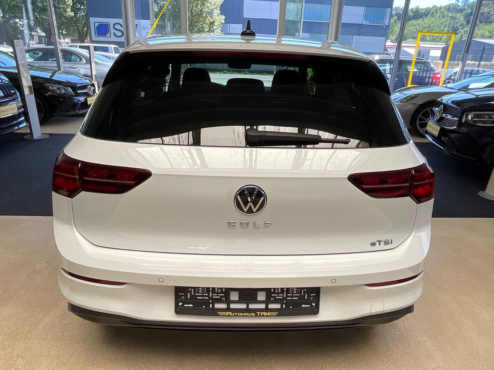Fahrzeugabbildung Volkswagen Golf VIII Lim. United eTSI