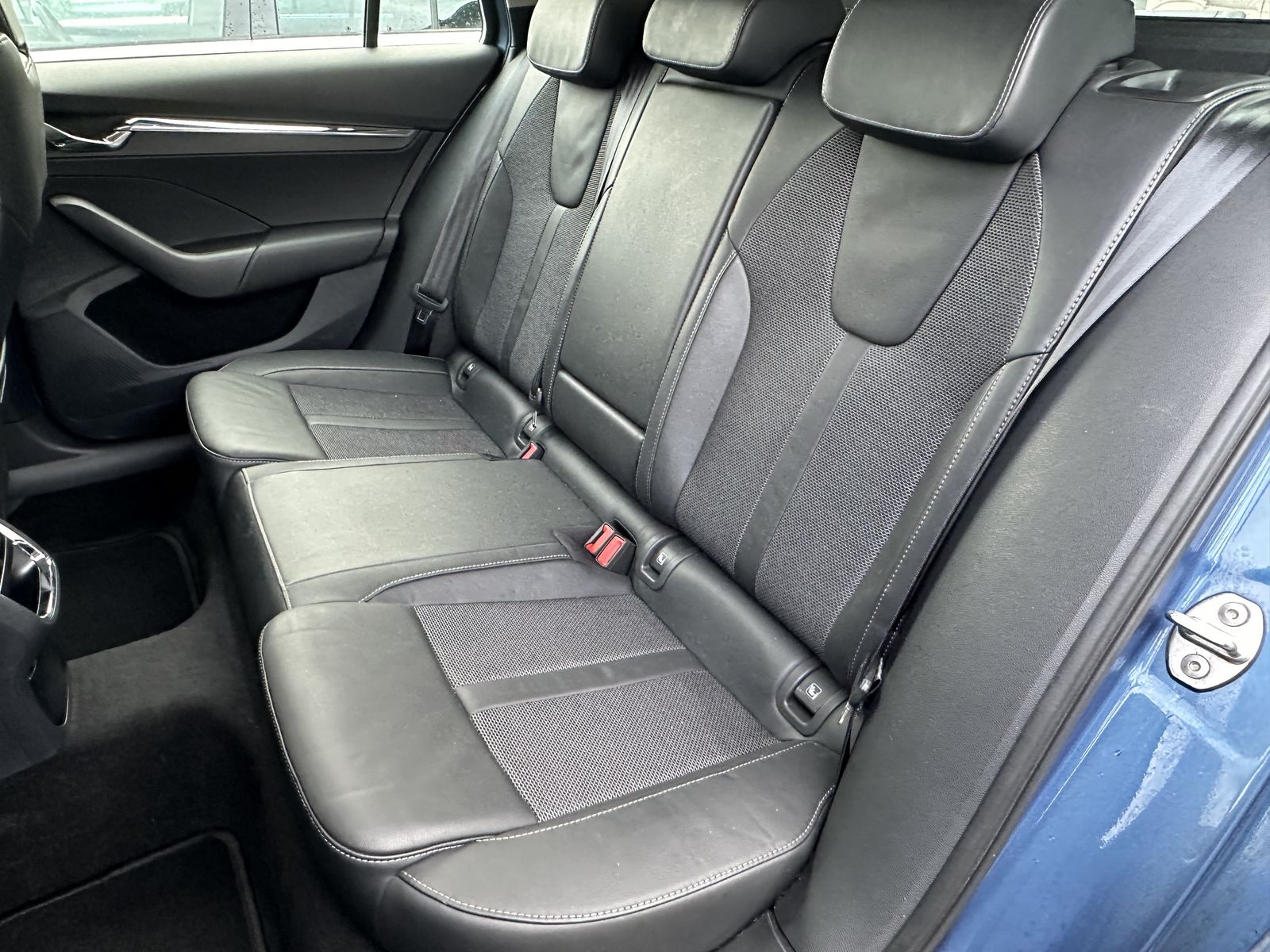 Fahrzeugabbildung SKODA Octavia First Edition NAV+LED+AHK+V-COCKPIT+17ZO