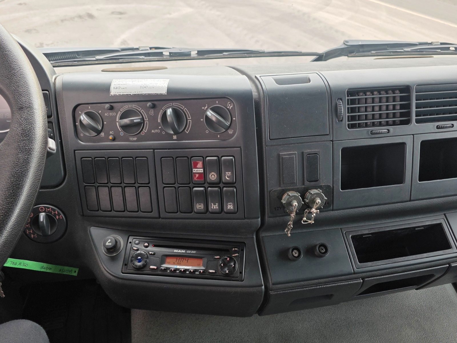 Fahrzeugabbildung MAN TGA 18.360 4x4 BB 3 Sitze Schalter Expedition