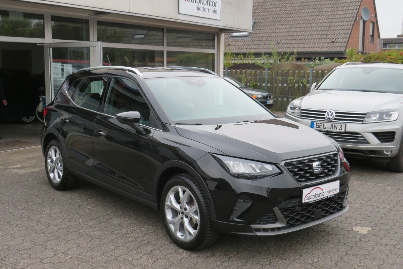 Fahrzeugabbildung SEAT Arona FR DSG NAVI SITZH. KAMERA ACC ASSISTENT-PA