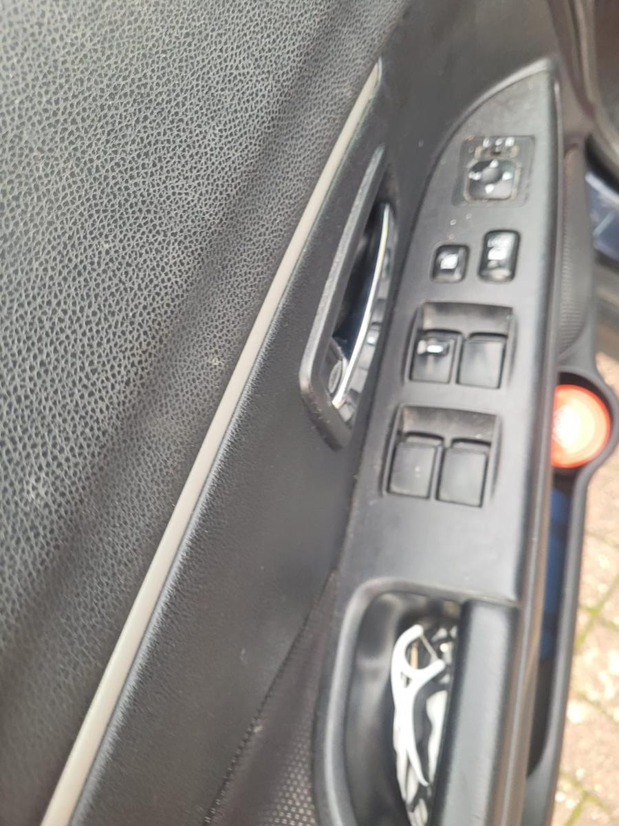 Mitsubishi ASX 2011 — photo 12