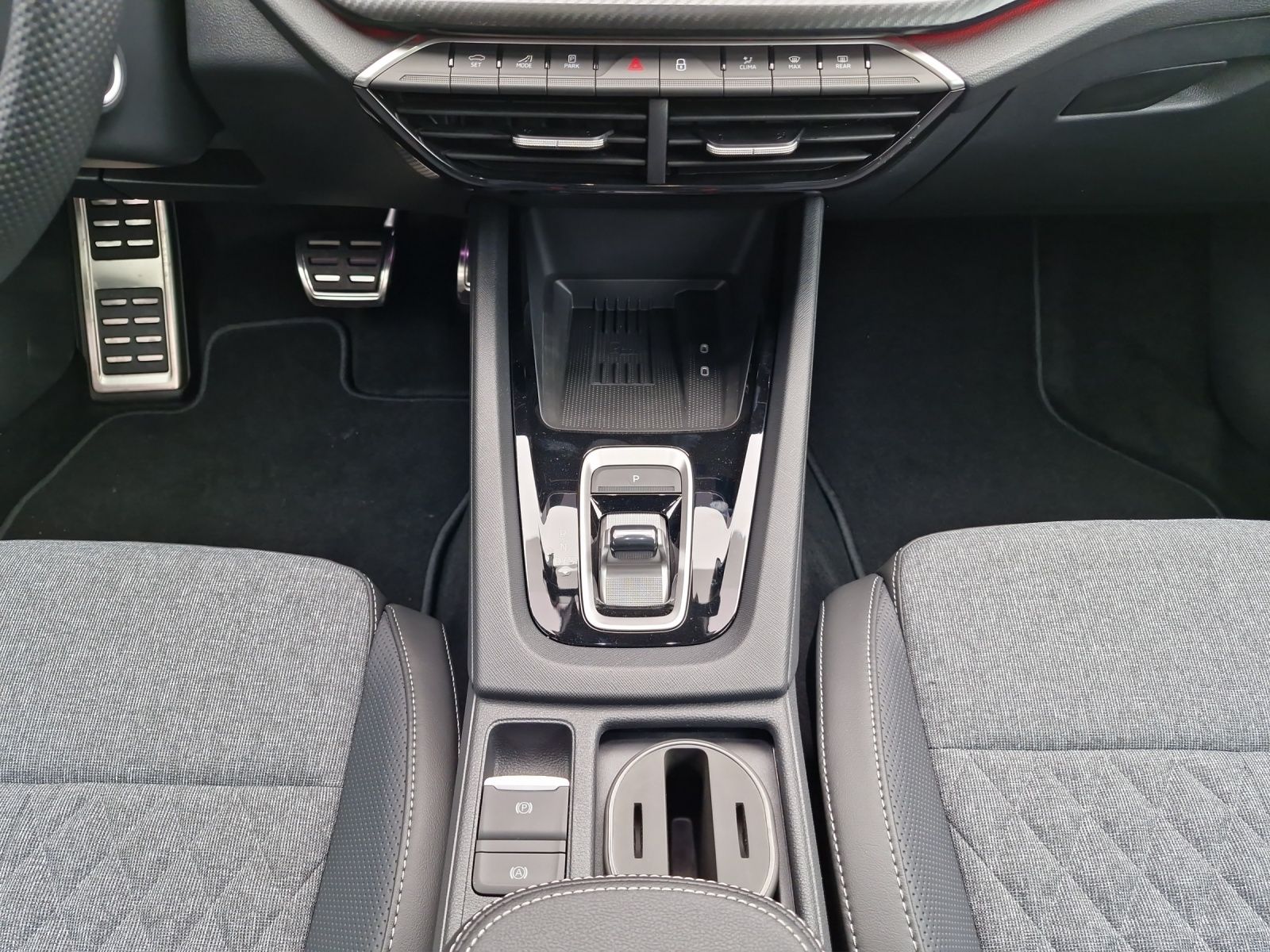 Fahrzeugabbildung SKODA Octavia Combi Sportline 1.5 TSI Matrix LED HUD R