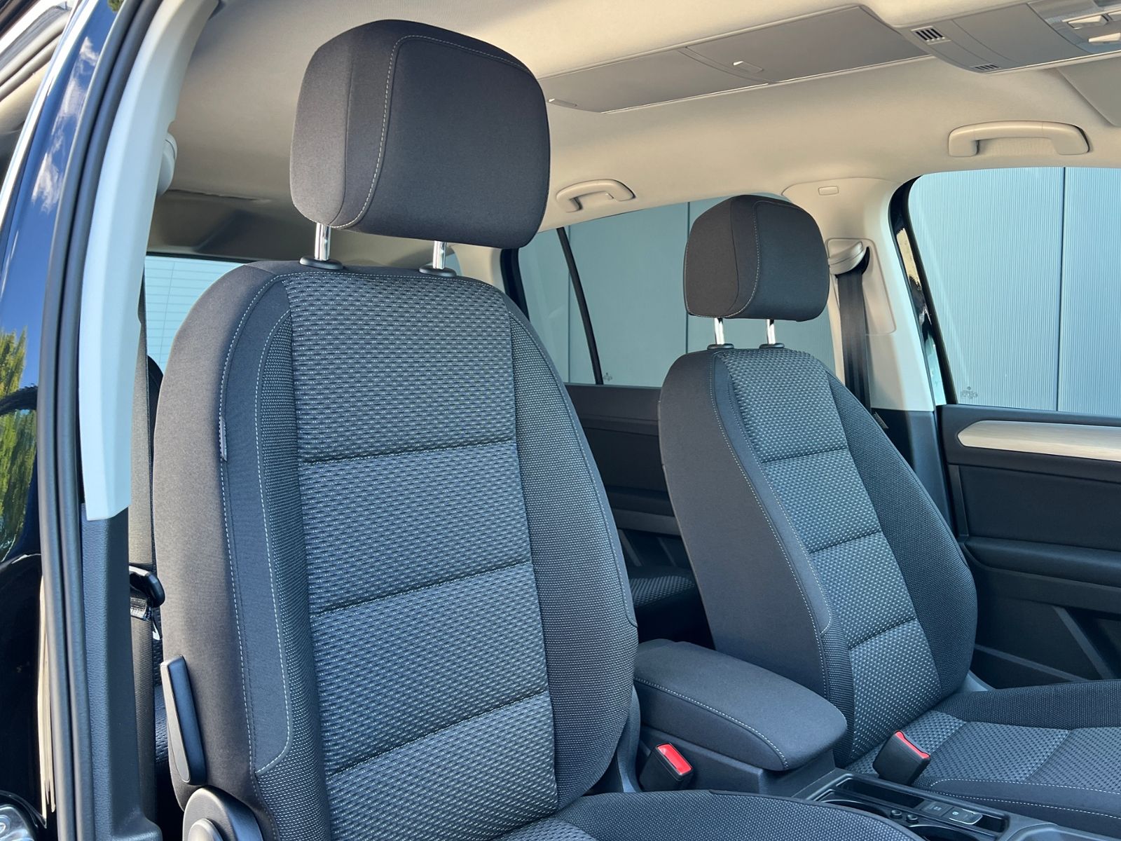Fahrzeugabbildung Volkswagen Touran Comfortline 1.5 TSI DSG *7-Sitzer, Easy-O