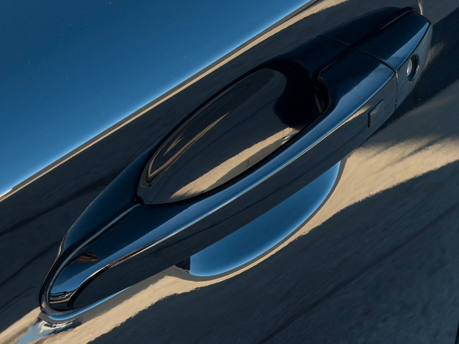 Fahrzeugabbildung Hyundai KONA E 30+ Edition SHZ LHZ LFA LKA CarPlay NAVI