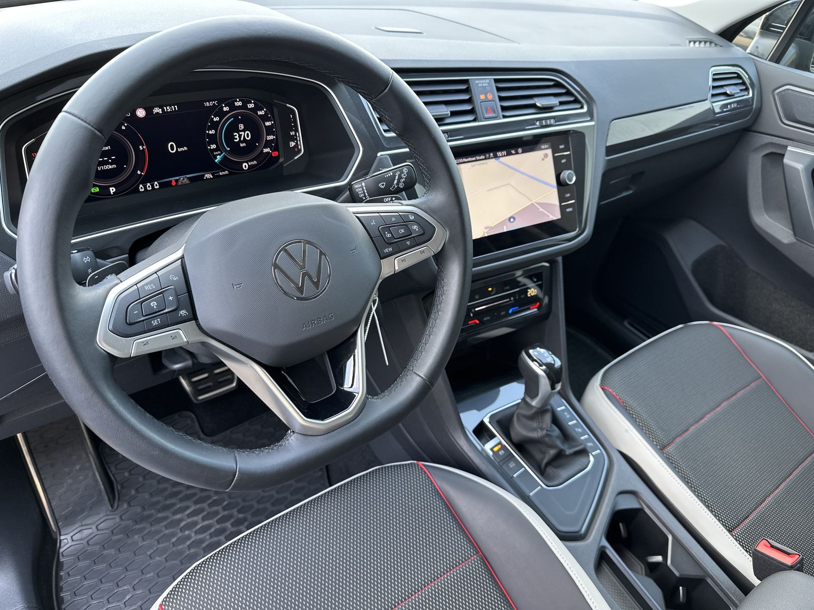 Fahrzeugabbildung Volkswagen Tiguan 2.0 TDI DSG Life NAV+MATRIX+ACC+AHK+KAM