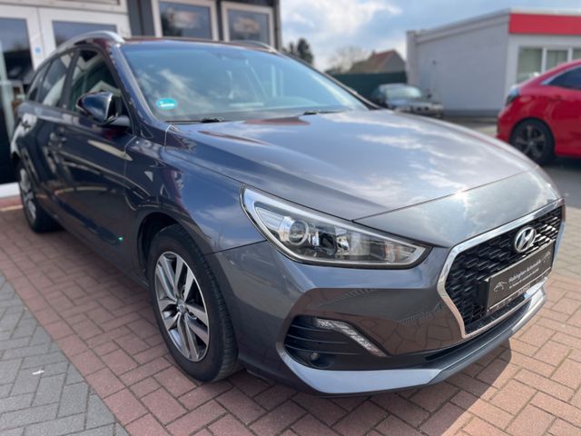 Hyundai i30 cw YES!*Navi*Kamera*SHZ*LHZ*  1.Hand