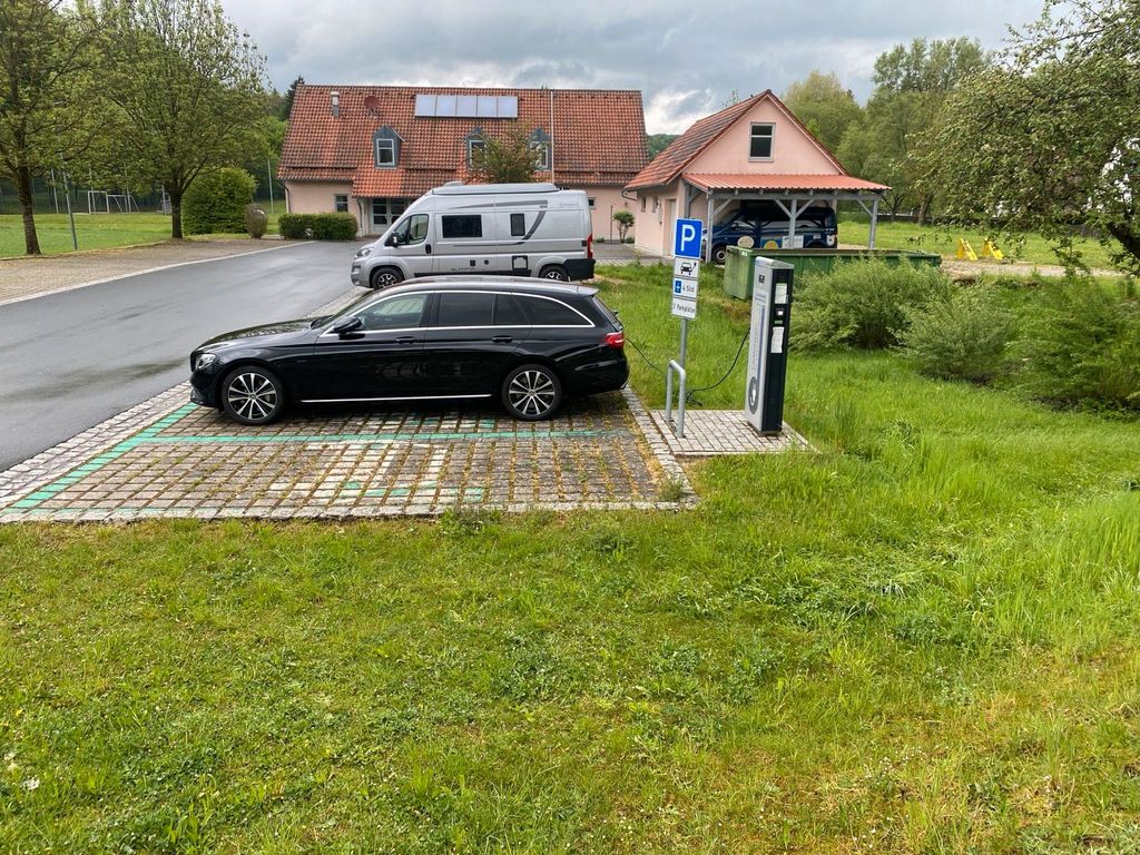 Image of Mercedes-Benz E 300