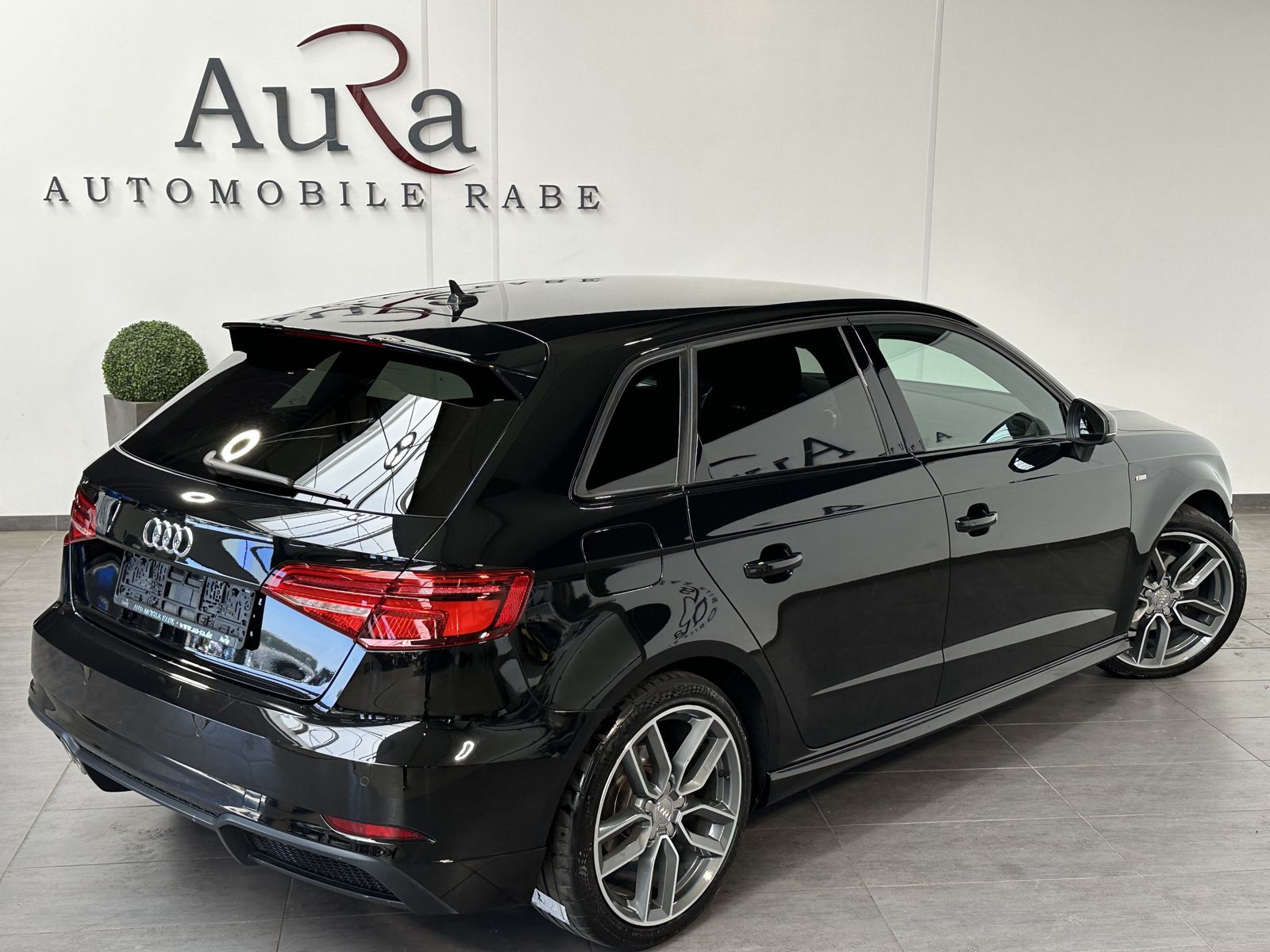 Fahrzeugabbildung Audi A3 SpB 35 TFSI S-Line Black NAV+LED+AHK+DIGDISPL