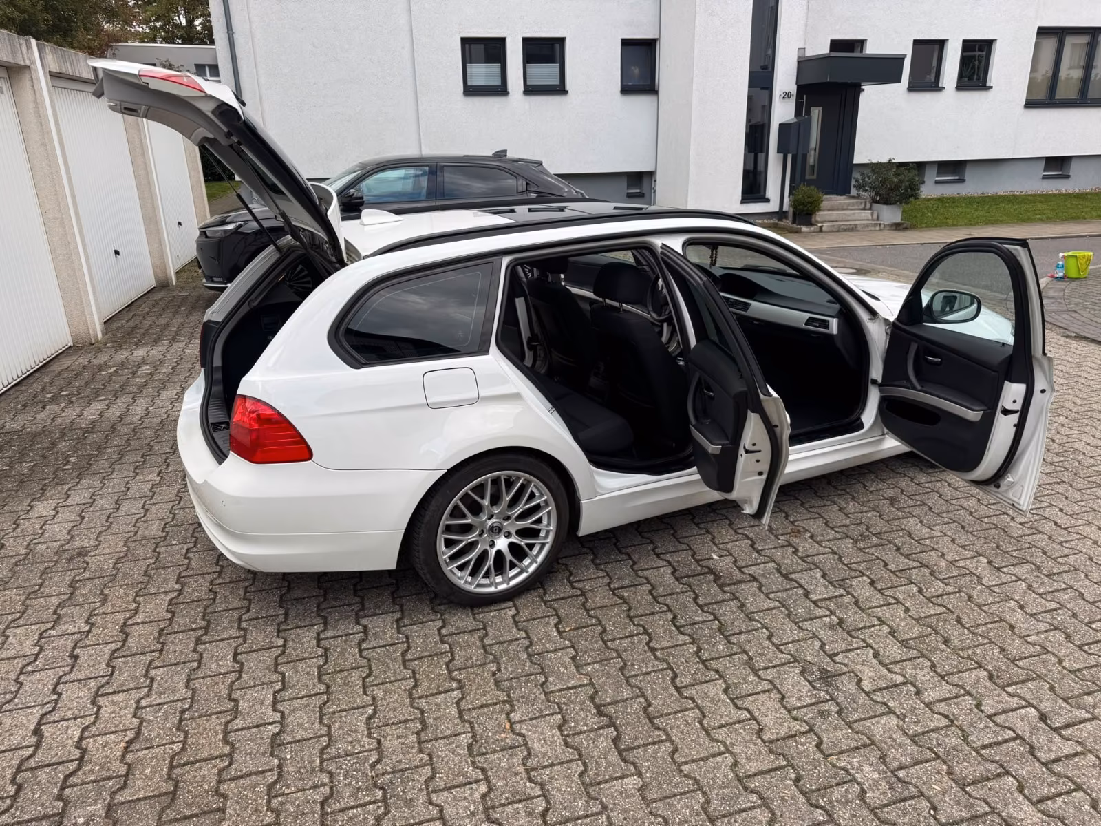 BMW 318 2010 — двигун 1.995 cm³, 143 HP (105kW)