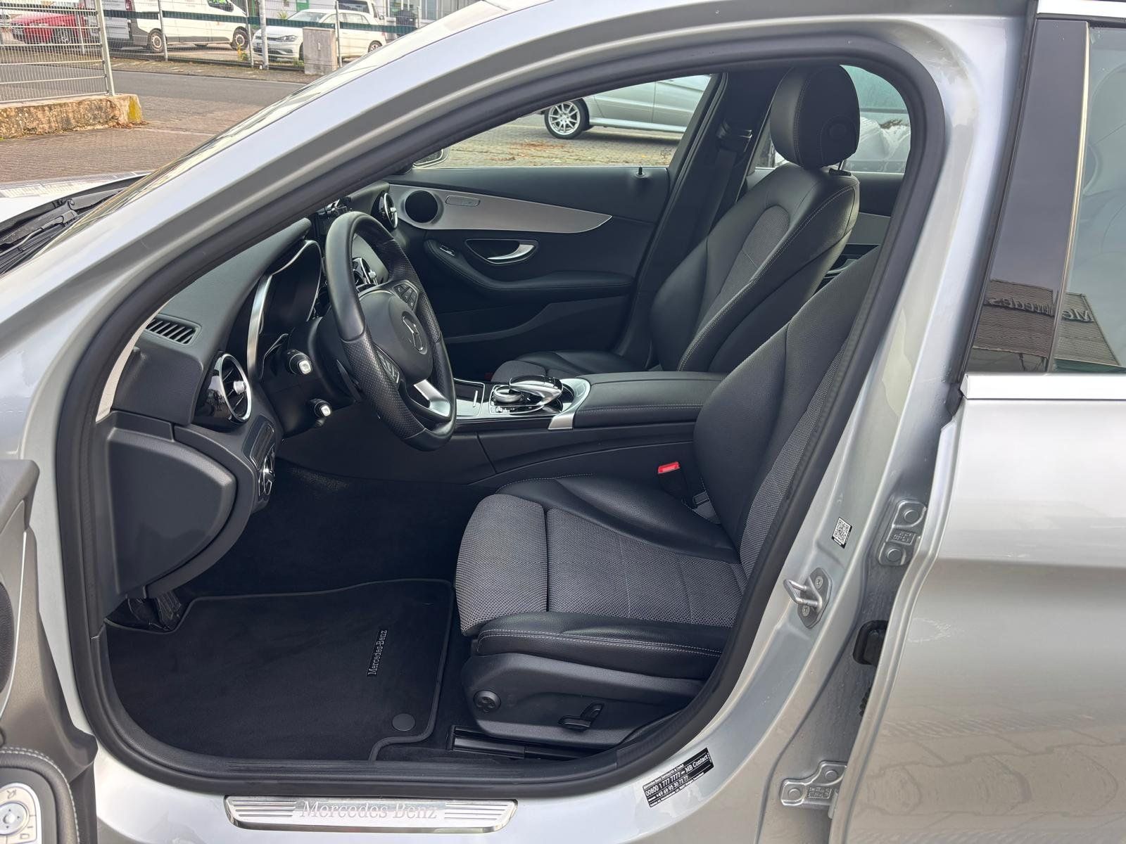 Fahrzeugabbildung Mercedes-Benz C 180 AVANTGARDE*LED*SD-KARTEN-NAVI*AMBIENTEBEL*