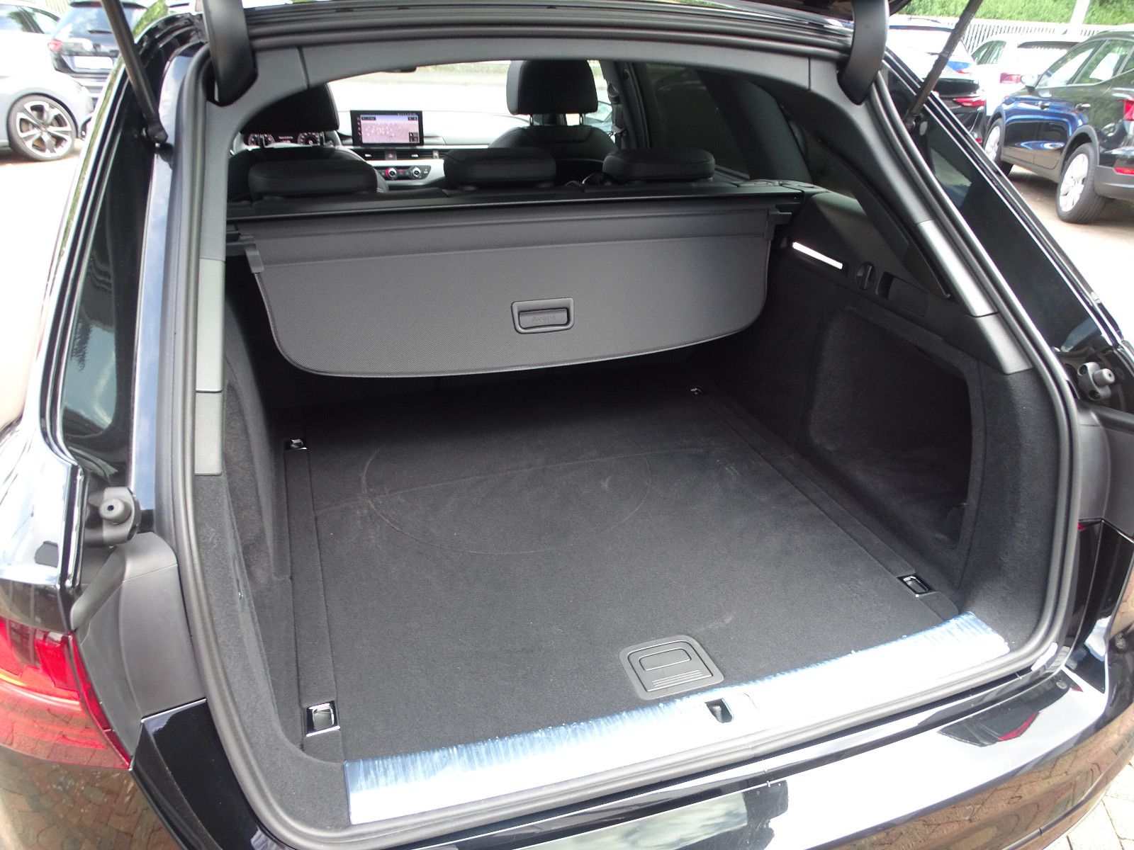 Audi A4 Avant 45 S-Line BLACK ACC AHK PANO MATRIX foto 13