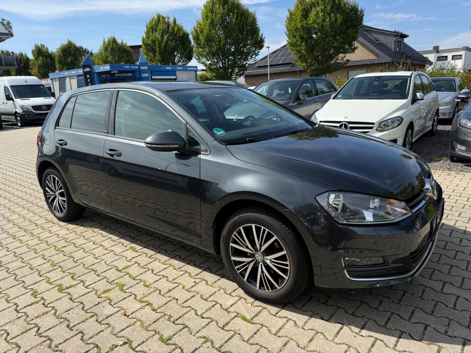 Volkswagen Golf VII Lim. Allstar BMT Automatik Navi PDC