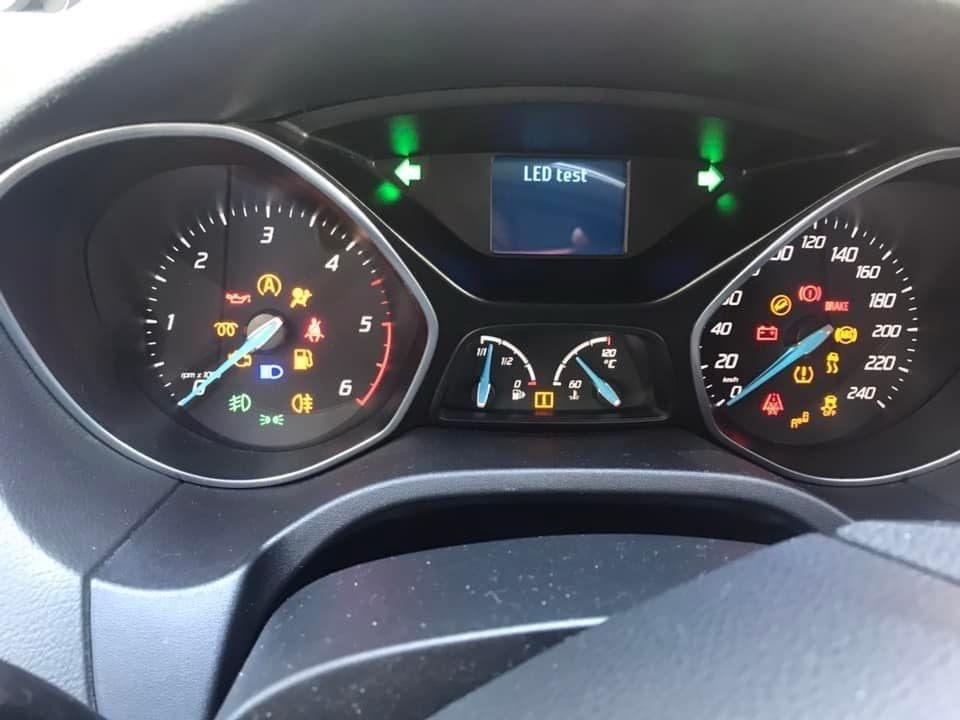 Ford Focus 2012 — photo 15