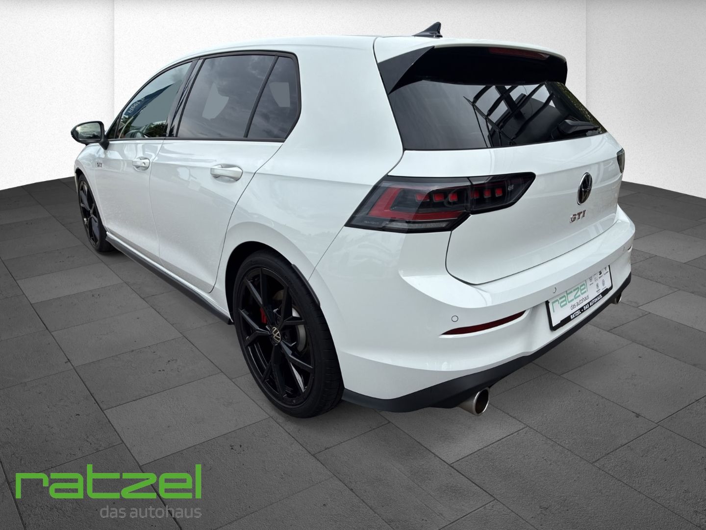 Fahrzeugabbildung Volkswagen Golf GTI 2.0 TSI DSG HUD El. Panodach Navi Kamer