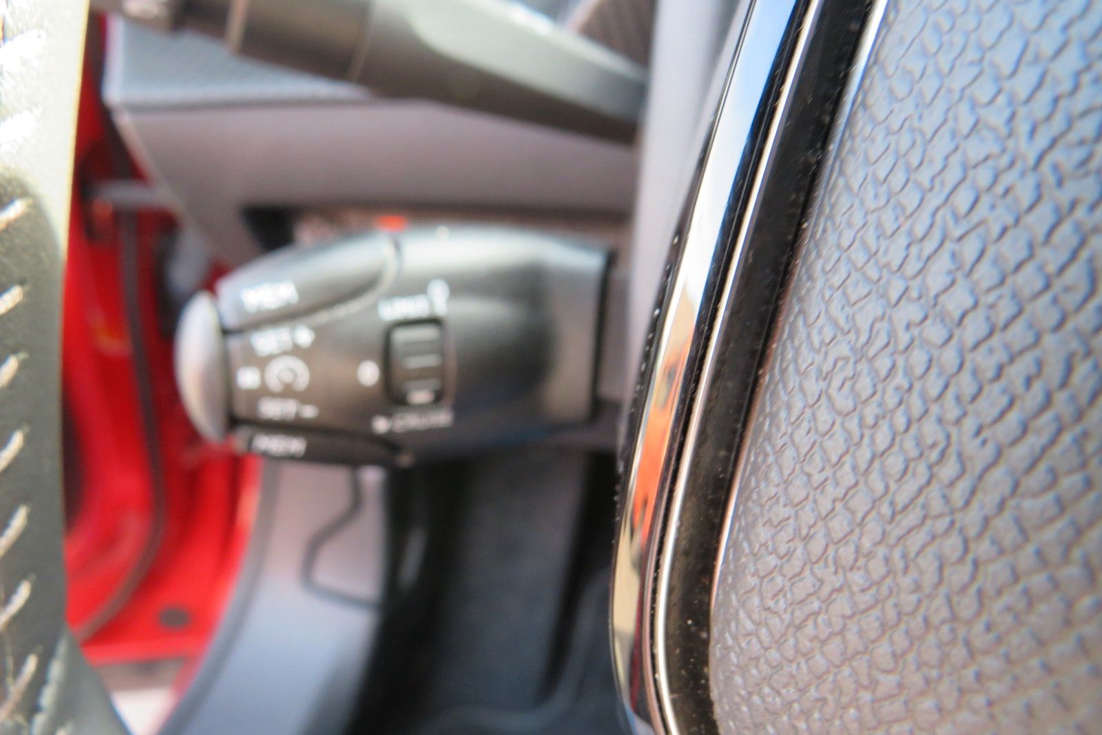 Fahrzeugabbildung Peugeot 2008 e- ALLURE NAVI GRA APP-CON SITZH. PDC 1.HD