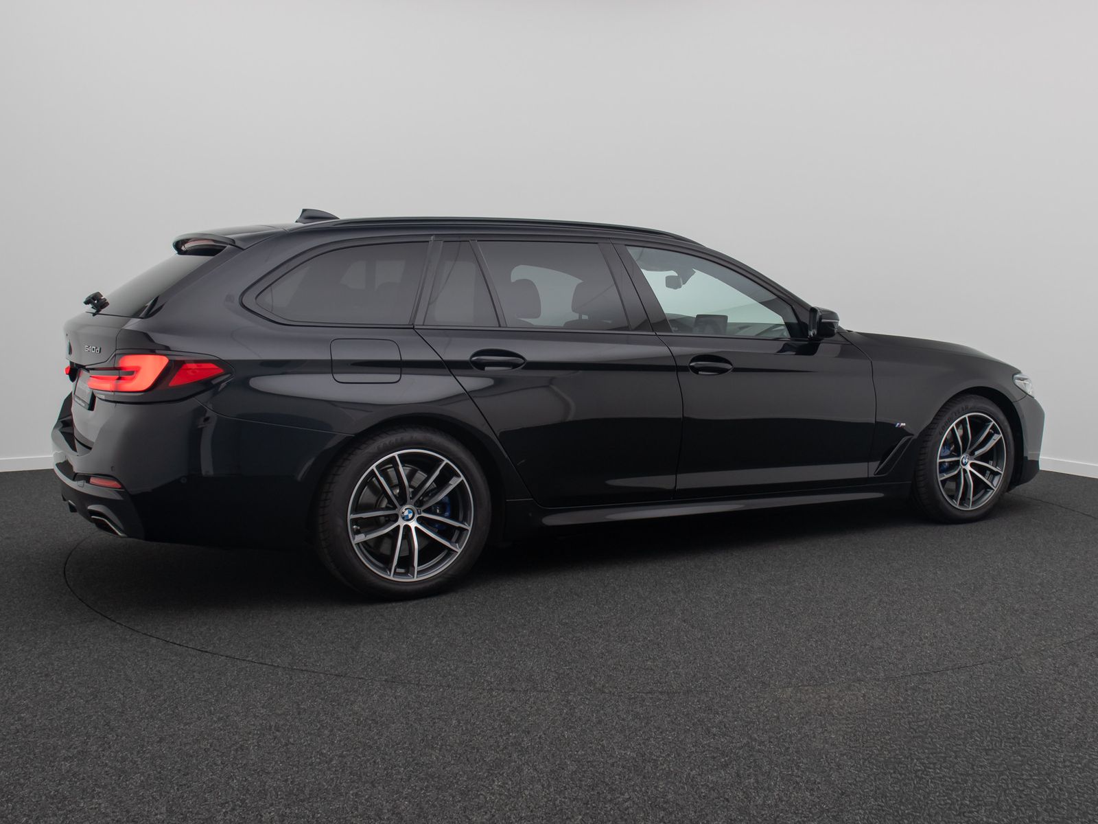 Fahrzeugabbildung BMW 540d xD M Sport DAB HUD DisplayKey Panorama HiFi