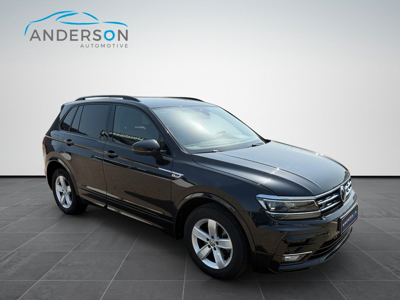 Fahrzeugabbildung Volkswagen TIGUAN HIGHL. R-LINE 4MOT DSG VIRT
