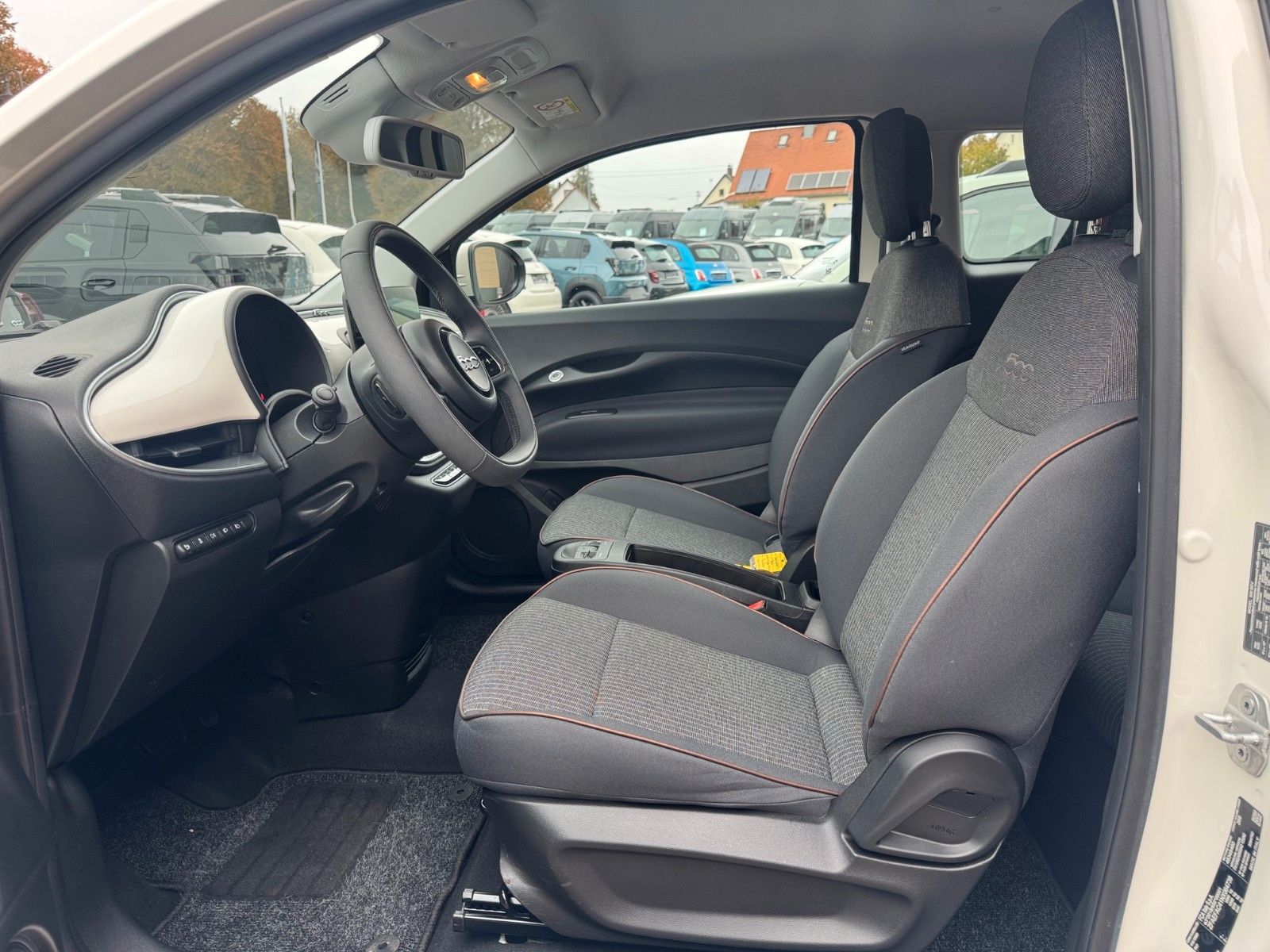 Fahrzeugabbildung Fiat 500e Icon NAVI SITZHEIZUNG KAMERA TEMPOMAT