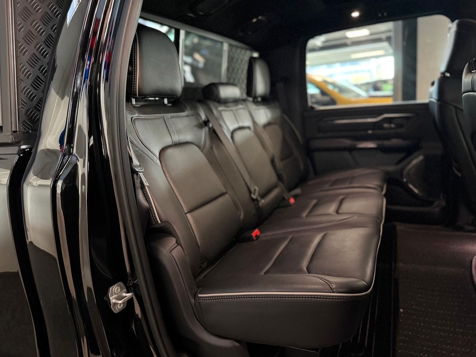 Fahrzeugabbildung Dodge LIMITED NIGHT ALU-CAB PRINS LPG AUS 1. HAND