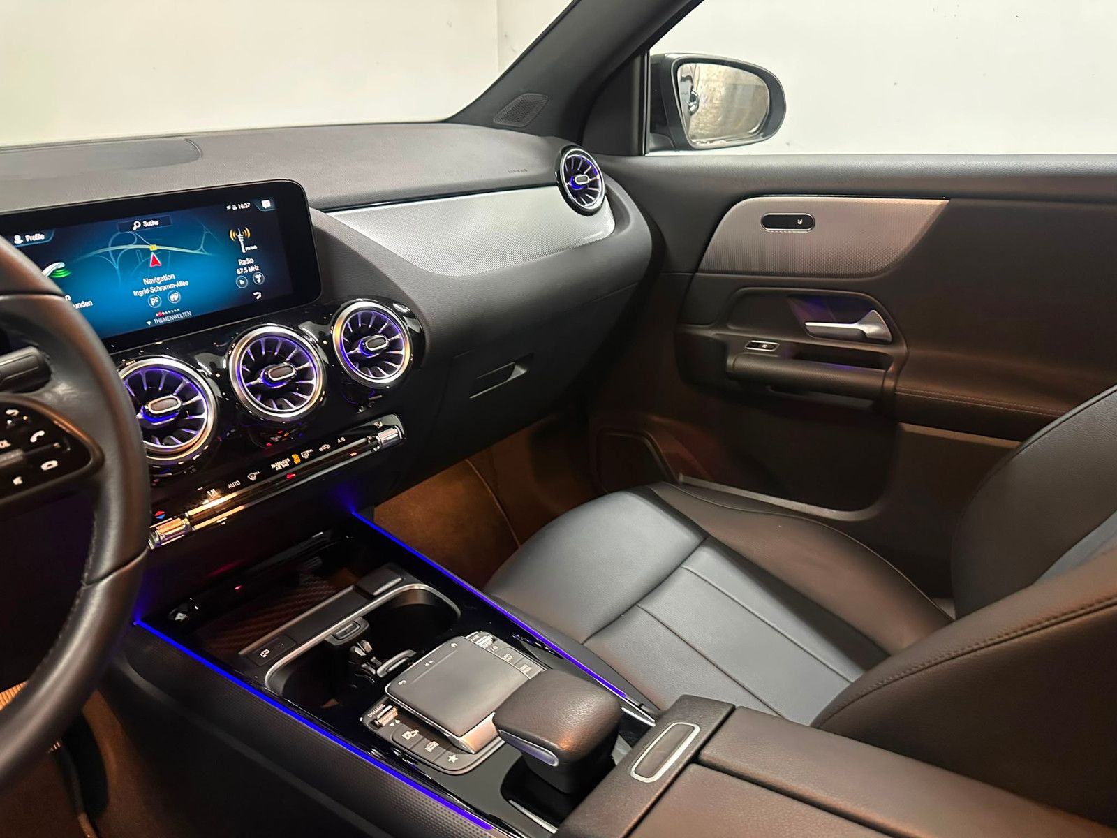 Fahrzeugabbildung Mercedes-Benz GLA 180 d DCT *STYLE*DISTRO*KEYLESS*KAMERA*LED*