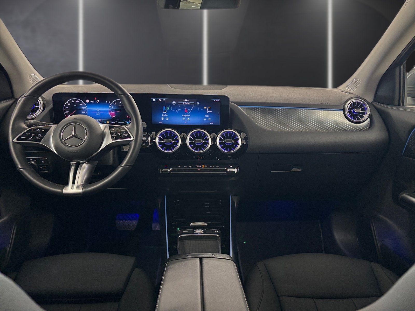 Fahrzeugabbildung Mercedes-Benz GLA 180 Progressive*AHK*Distro*Totwink*Multibeam
