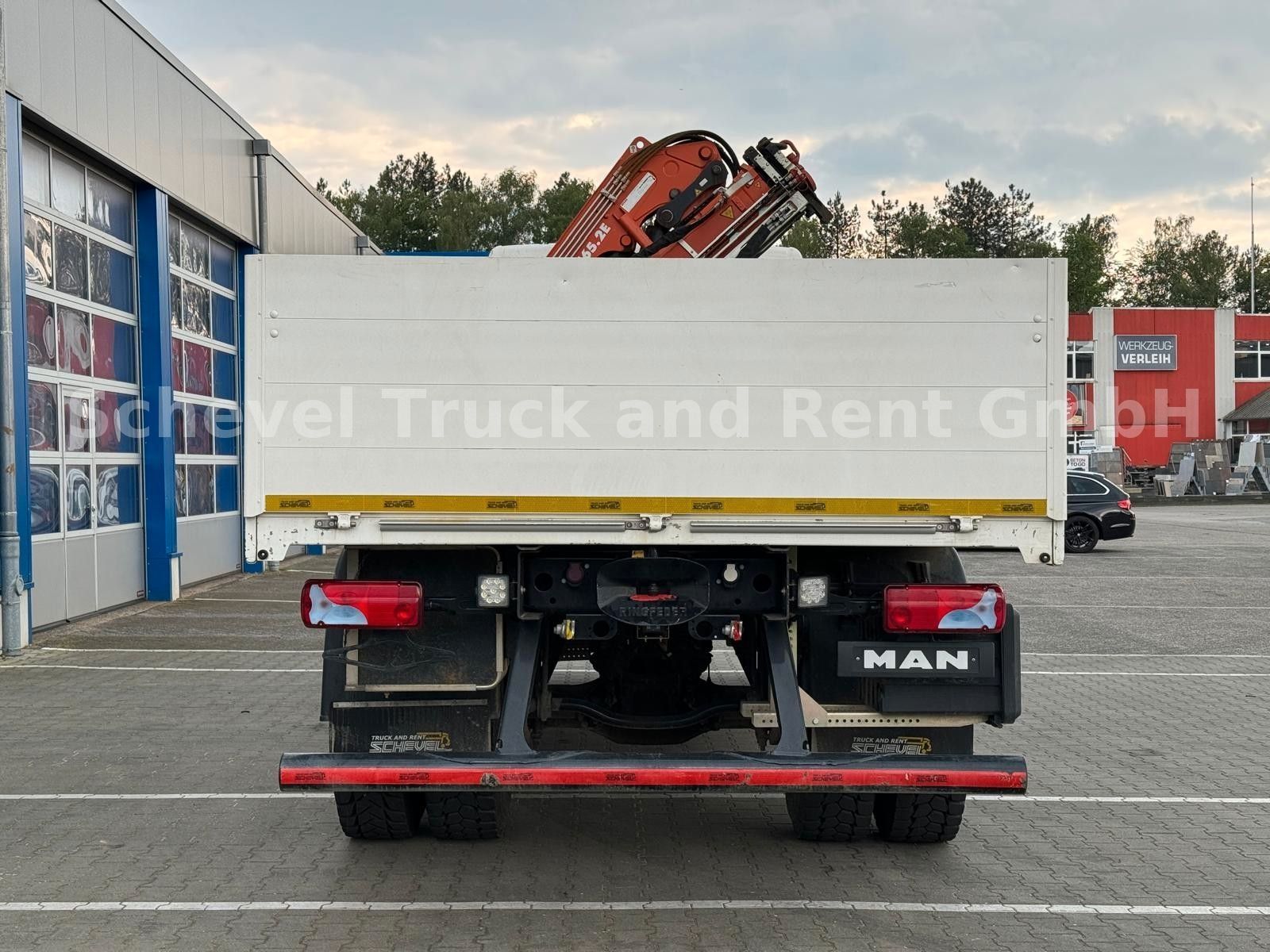 Fahrzeugabbildung MAN TGM 18.320 Pritsche ATLAS 165.2