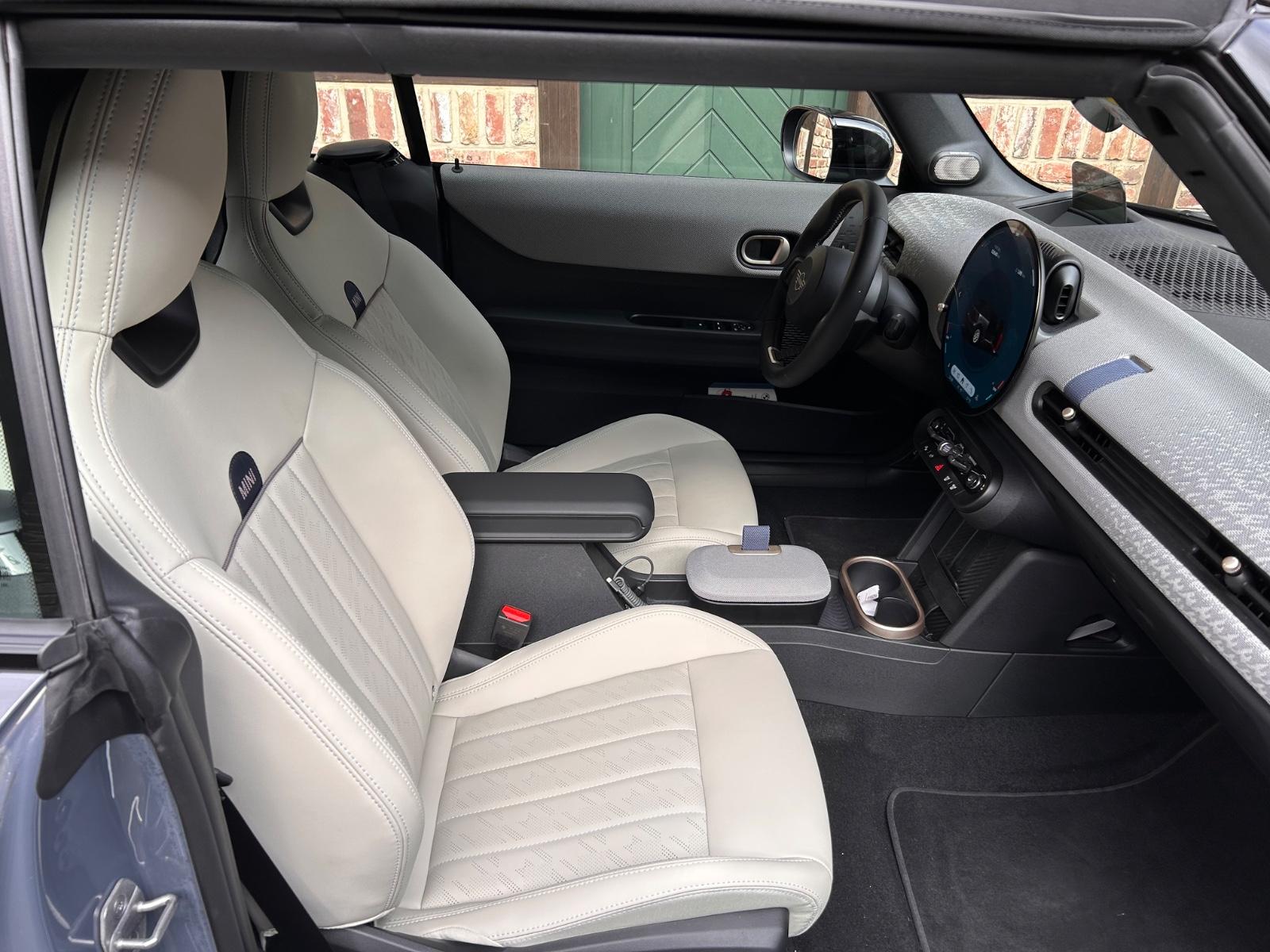 MINI Cooper S Cabrio S Cabrio Favoured Trim Stept...