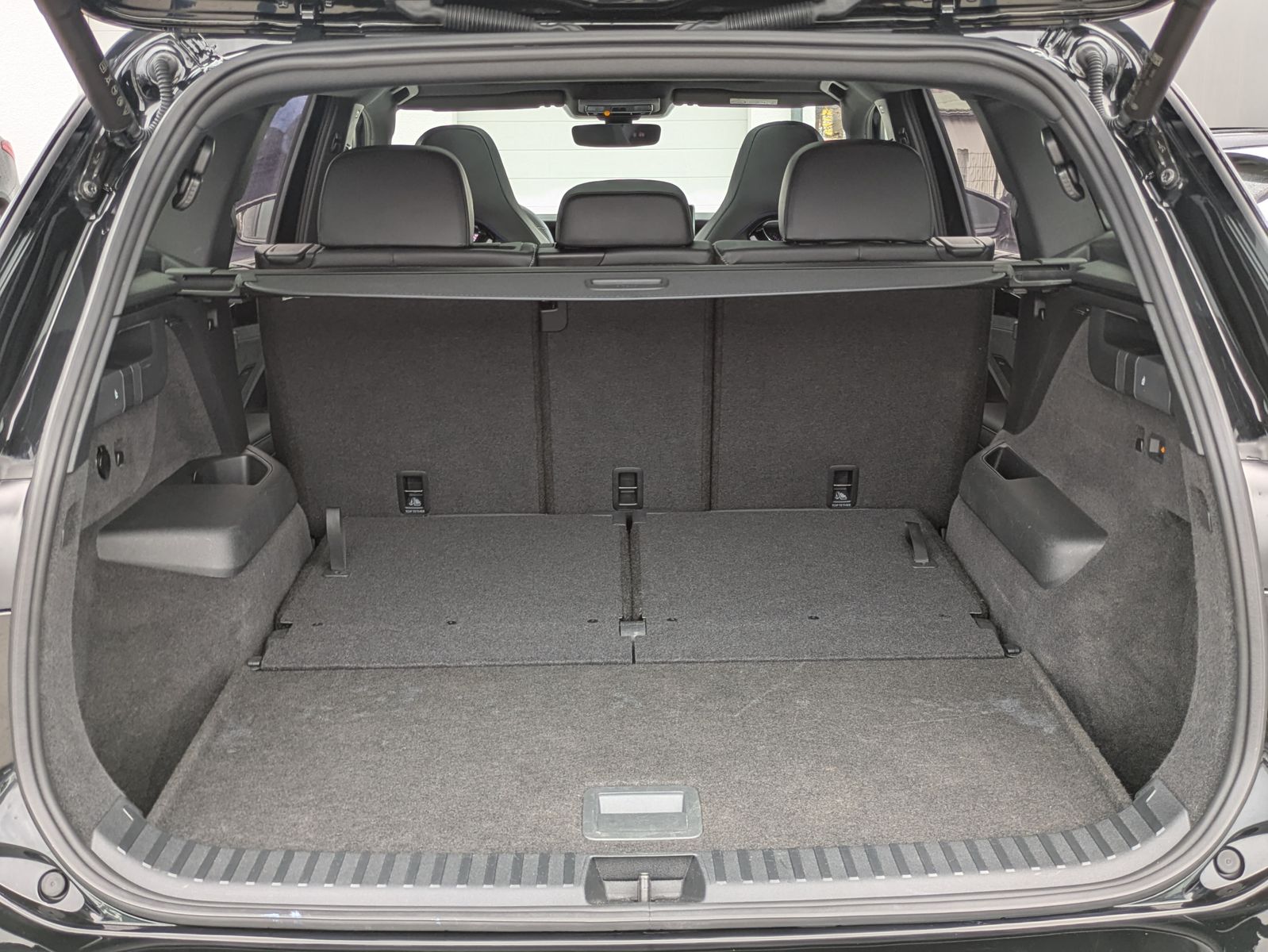 Fahrzeugabbildung Volkswagen Tayron 2.0 TDI 4M R-Line BLACK*7Si*MATRIX*PANO