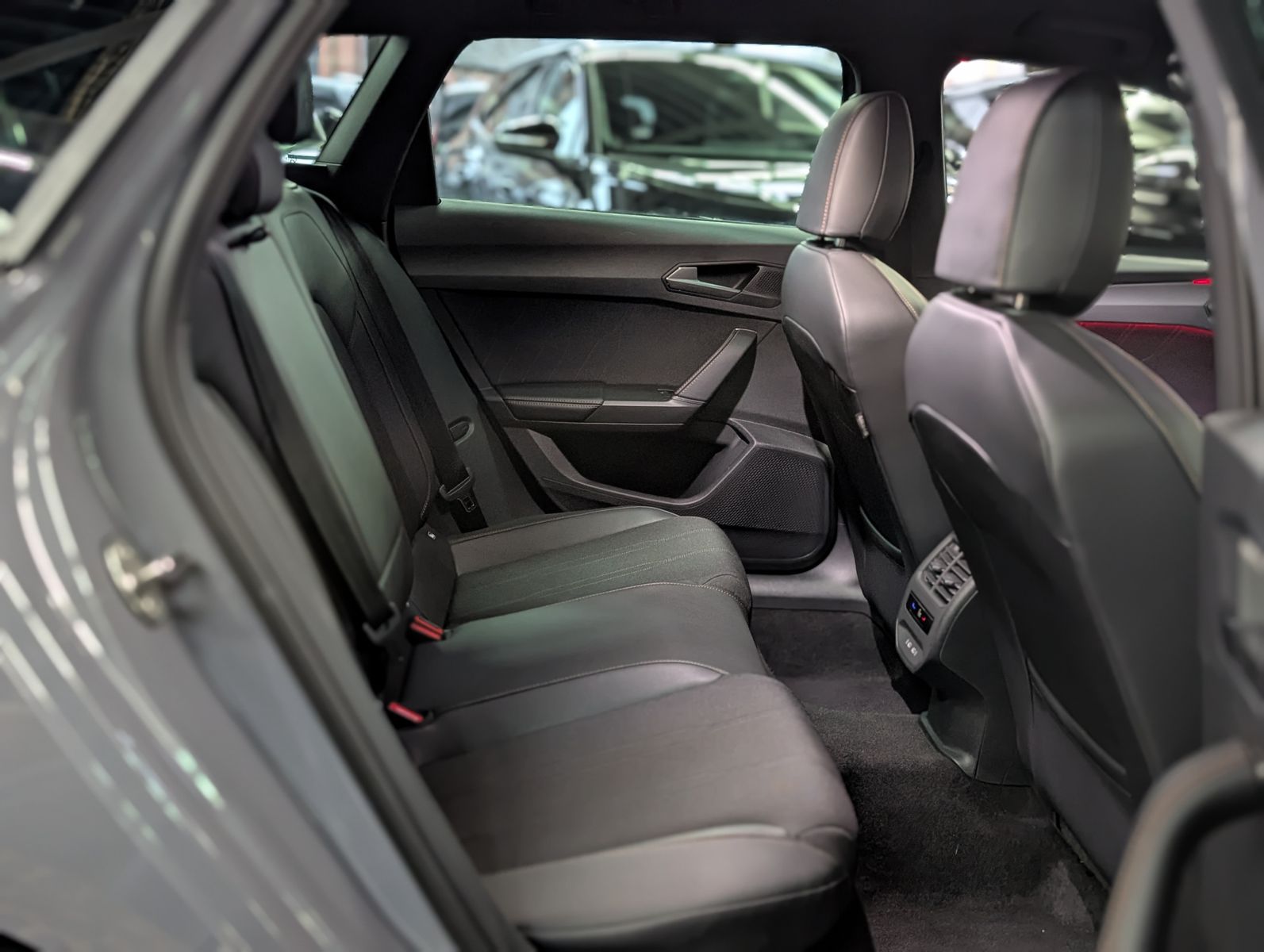 Fahrzeugabbildung CUPRA Leon 1.5 e-Hybrid PLUG-IN LED INTELIG-DRIVE EDGE