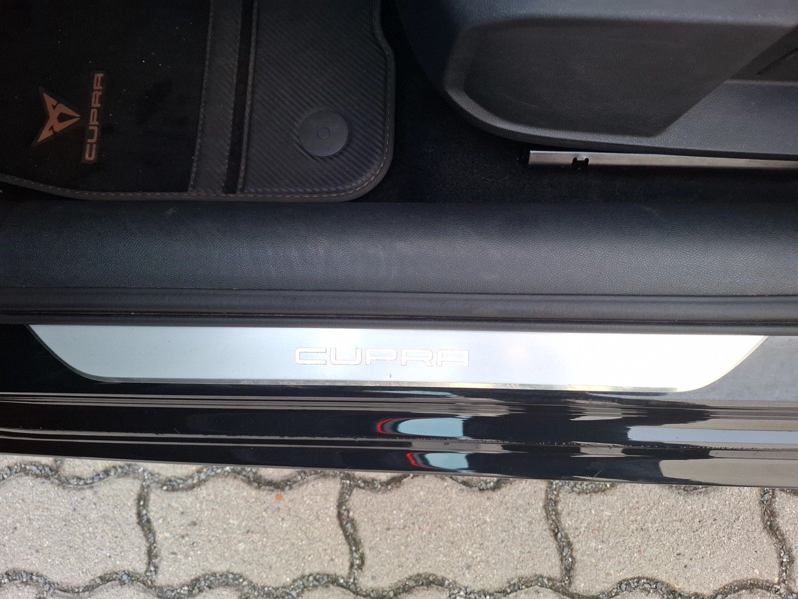Fahrzeugabbildung CUPRA Leon ST VZ 4Drive DSG LED AHK Navi AID ACC RFK S