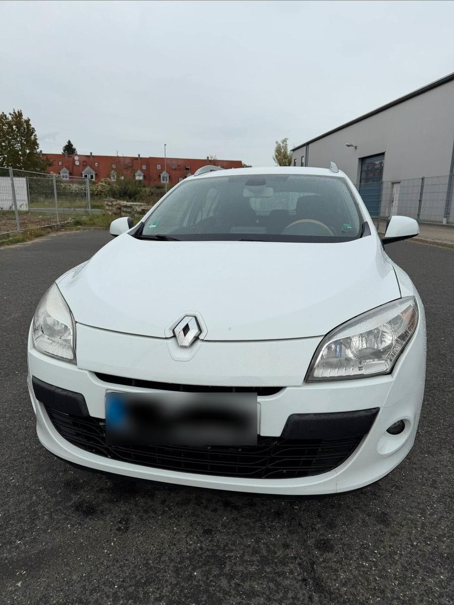 Renault Megane 2011 — rear view