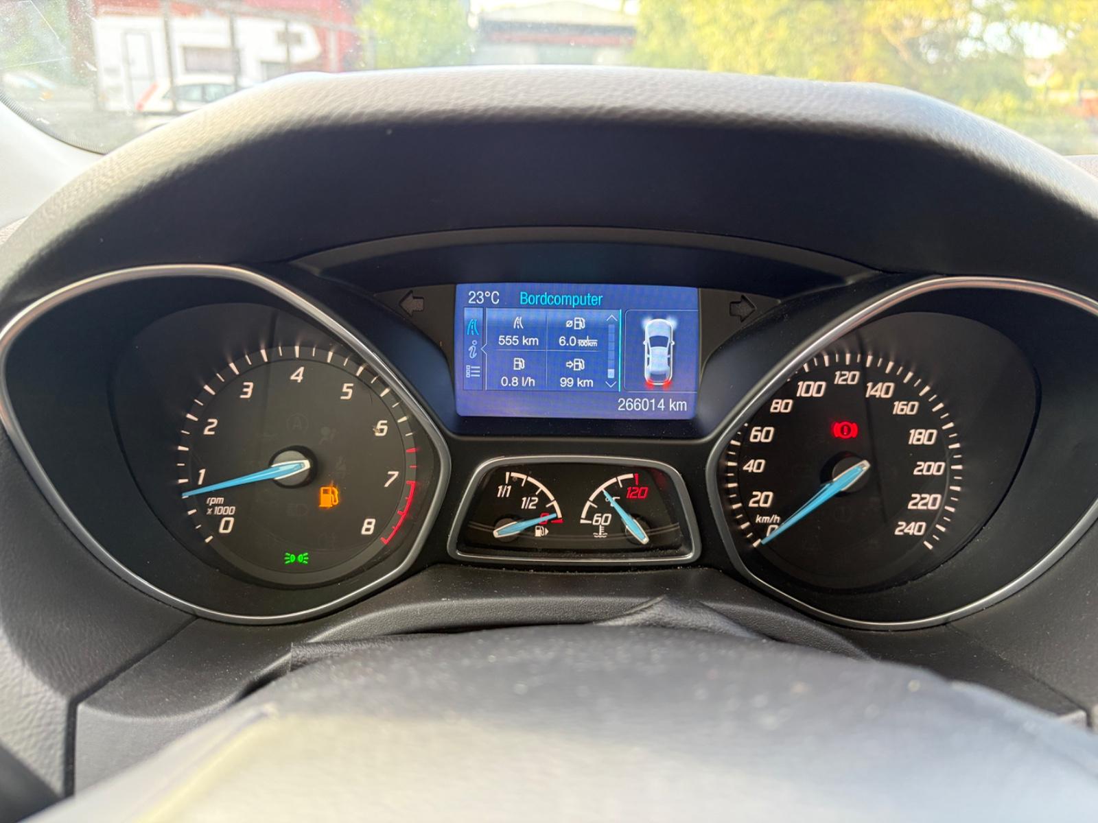 Ford Focus 2014 — photo 17