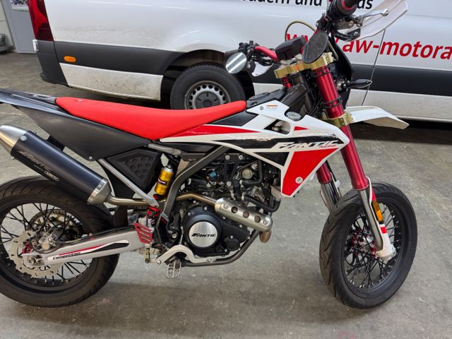 Fantic 125 Super Moto