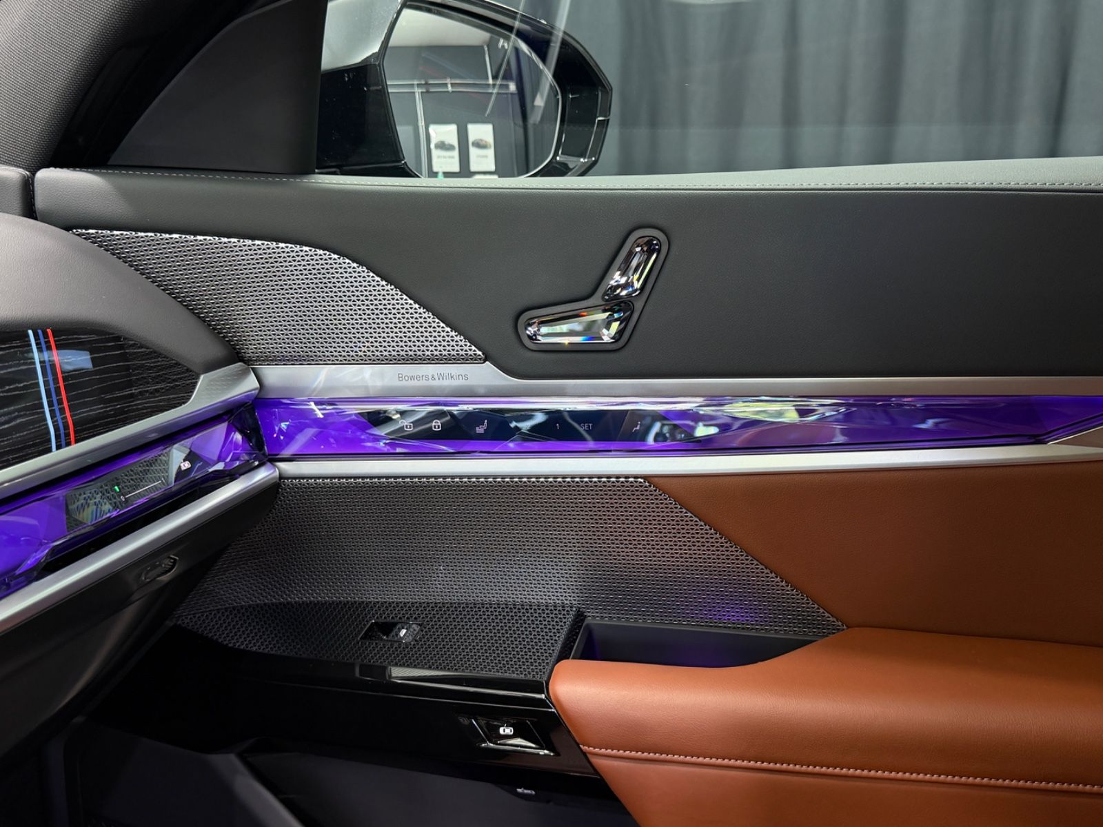 Fahrzeugabbildung BMW 750e xDrive M Sport Pro|TV|B&W|MASSAGE|SKY-LOUNG