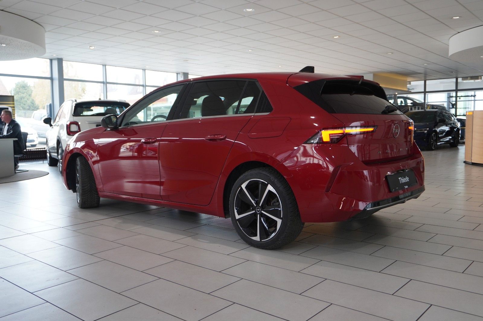 Fahrzeugabbildung Opel Astra L Lim. 1.6 HYBRID ELEGANCE NAVI/LED/KAMERA