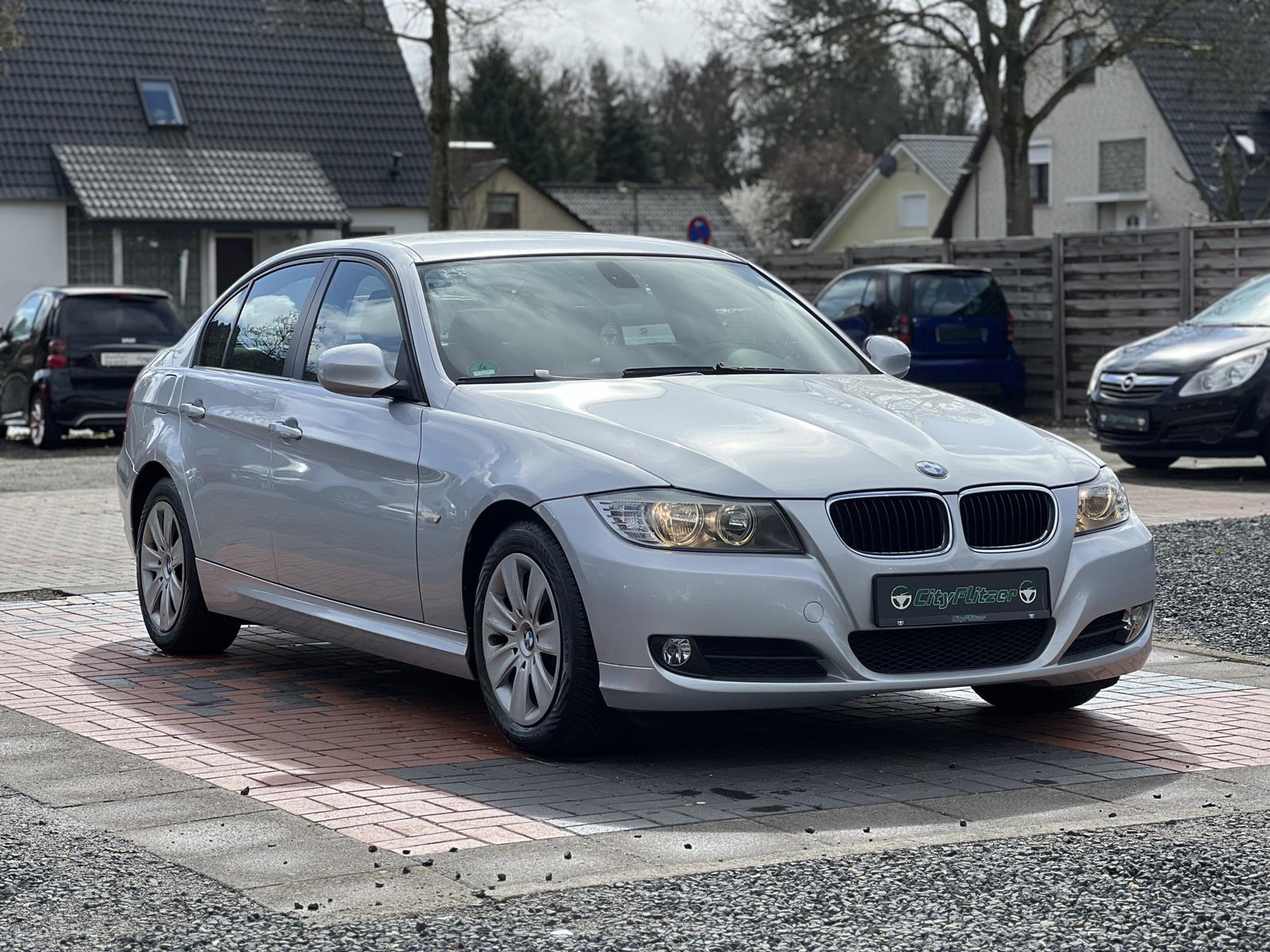 BMW 318 i*Facelift*Carplay*TÜV*ServiceNeu*Gepflegt*
