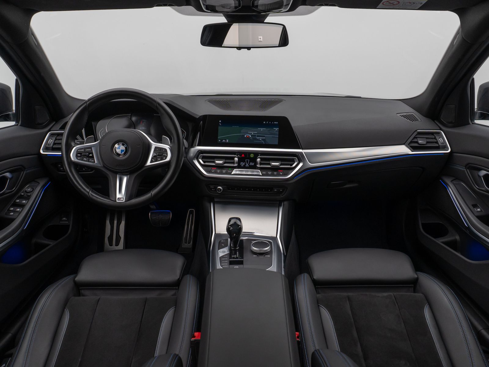 Fahrzeugabbildung BMW 320d M Sport Kamera HUD HiFi Stop&Go AHK Alarm