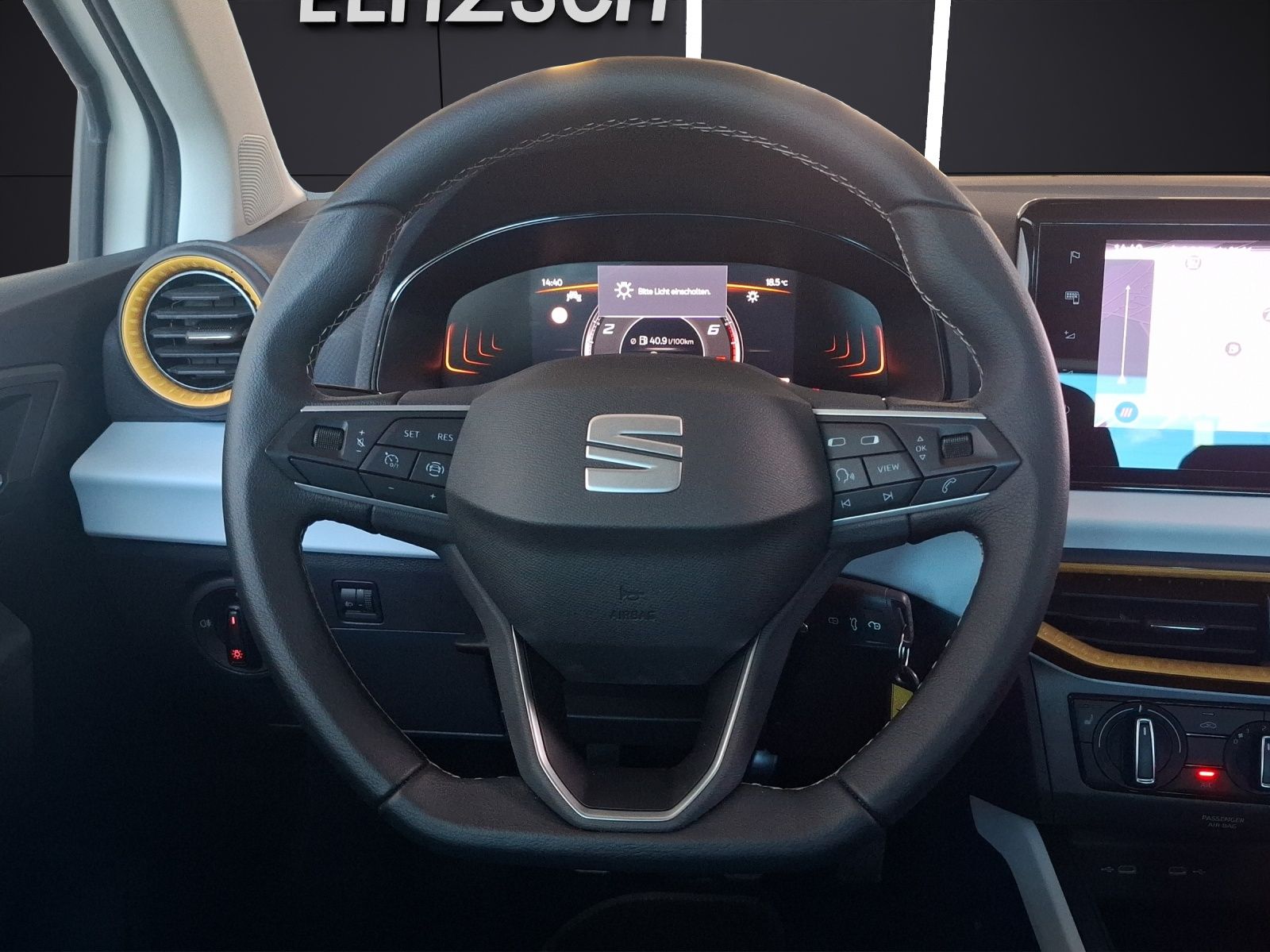 Fahrzeugabbildung SEAT Arona TSI Style LED Navi RFK SHZ GRA APP