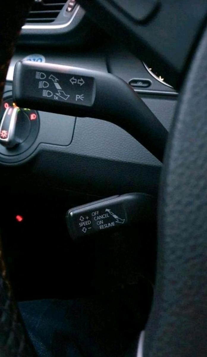 Volkswagen Passat 2011 — interior