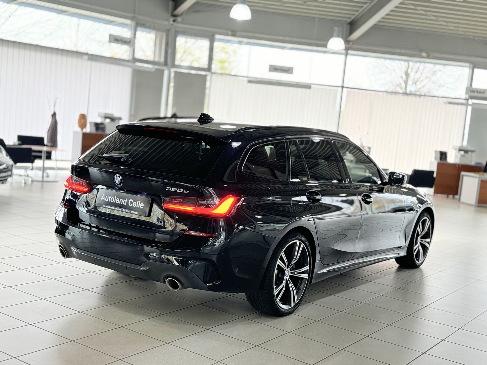 Fahrzeugabbildung BMW 320e M Sport Kamera Laser HUD DAB HiFi Komfort